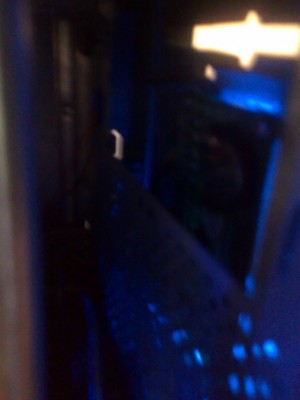 2.jpg (79.64 KiB) Zobrazeno 574 x Zadní část předního displaye, na které bliká červěne dioda