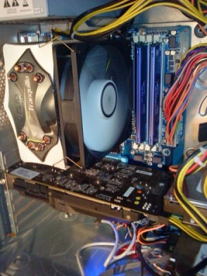 Detail chladiče a RAM.