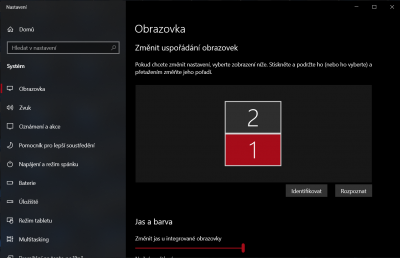 ja mám n otebvook pod monitorem , ty si to přehod podle svého rozložení