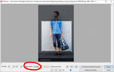 2020-02-05 17_41_21-Oříznout  -  stock-photo-full-length-portrait-of-a-smiling-man-with-beard-holdin.png